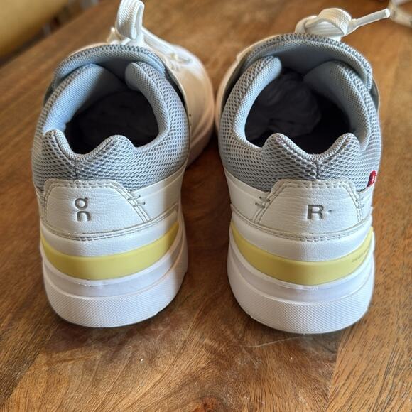 ON running Rodger advantage women’s size 7.5 - Picture 7 of 11